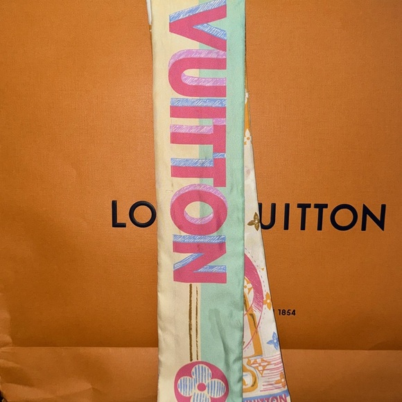 Louis Vuitton Arty LV Unlocked Bandeau โค๏ธ - Picture 4 of 7